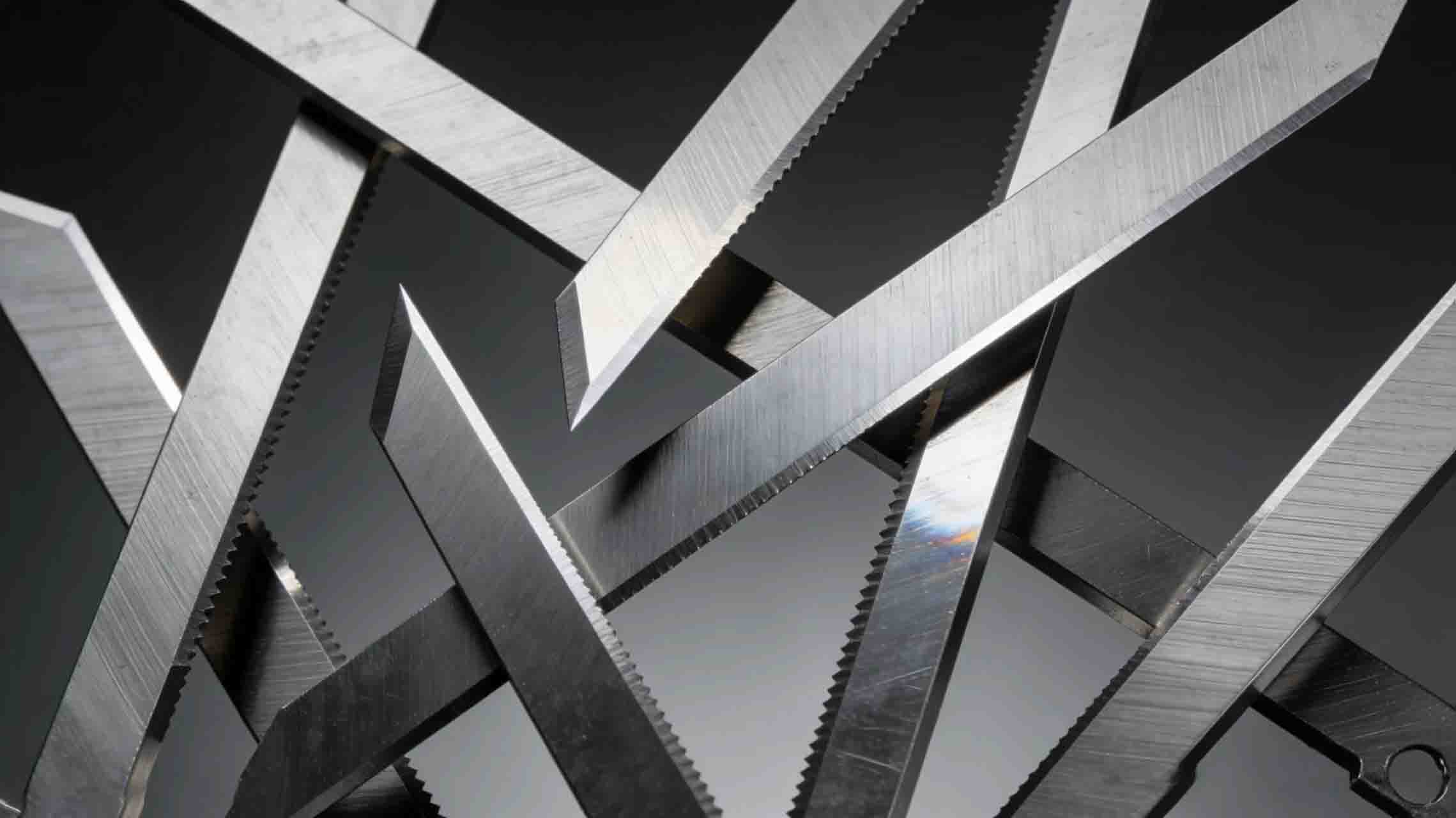 What Are the Best Methods for Storing and Handling Cutting Blades to Prevent Damage?