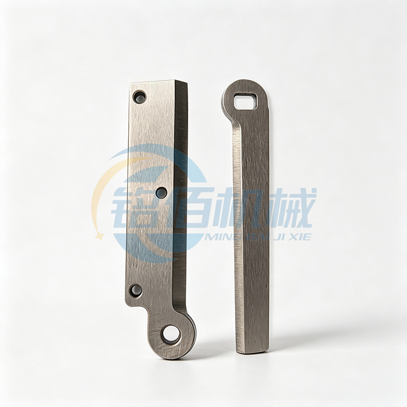 Bird food cutting blade